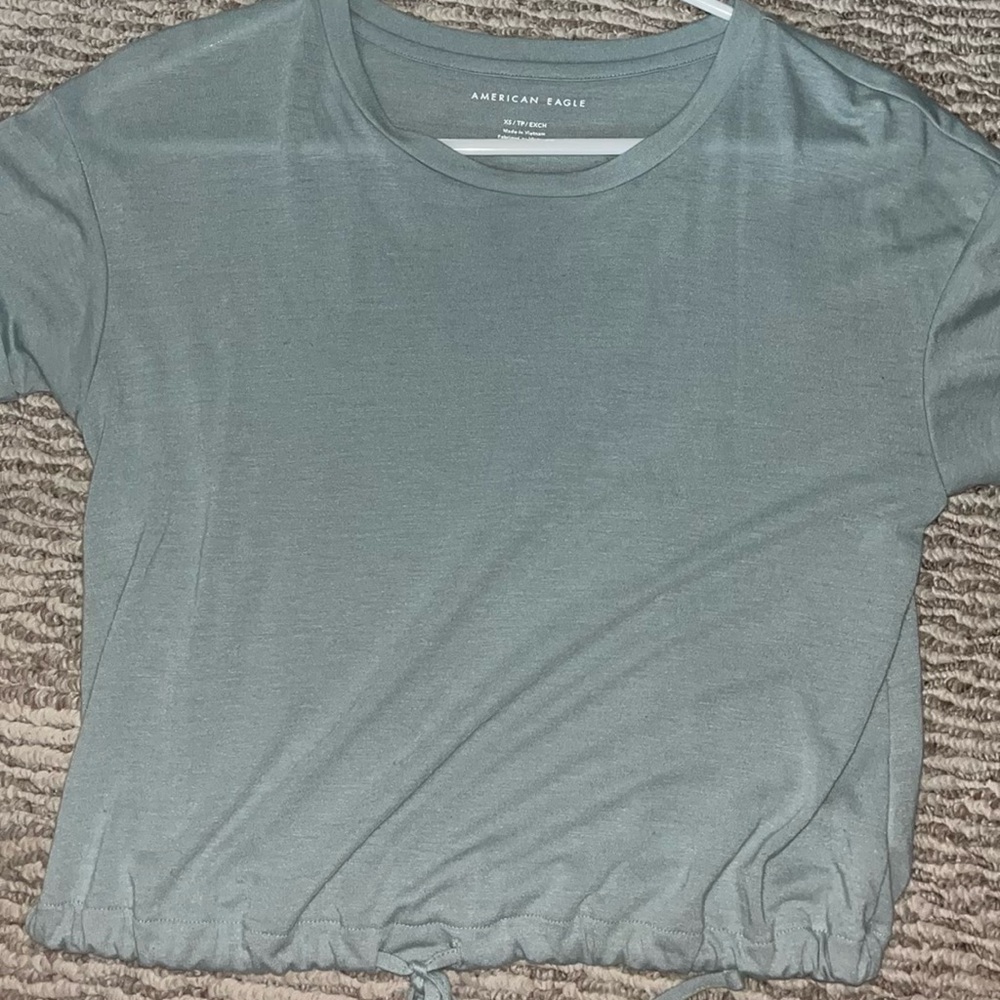 American Eagle crop shirt